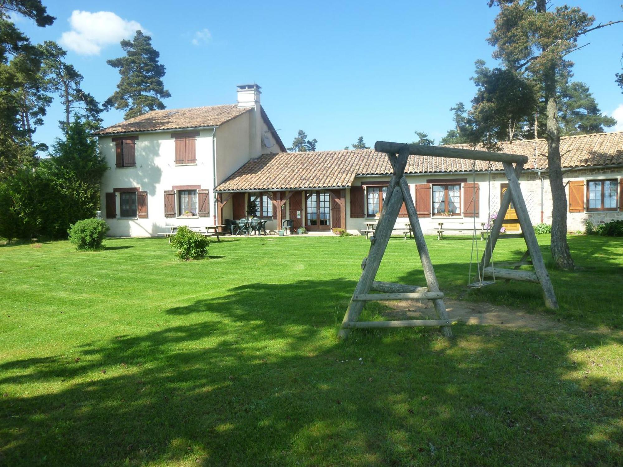 Auberge Les Volpilieres Bed & Breakfast Ruynes-en-Margeride Exterior photo