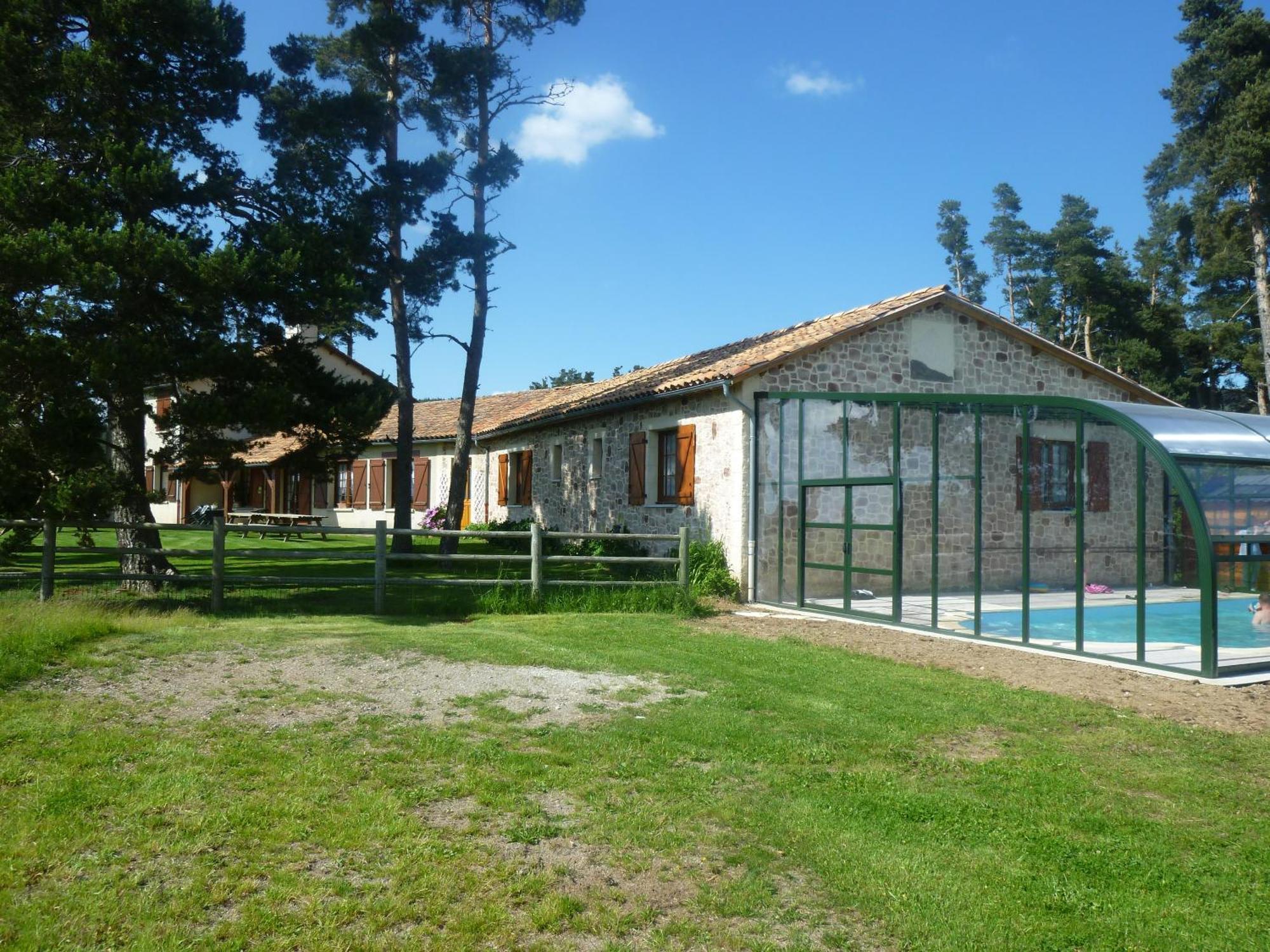 Auberge Les Volpilieres Bed & Breakfast Ruynes-en-Margeride Exterior photo