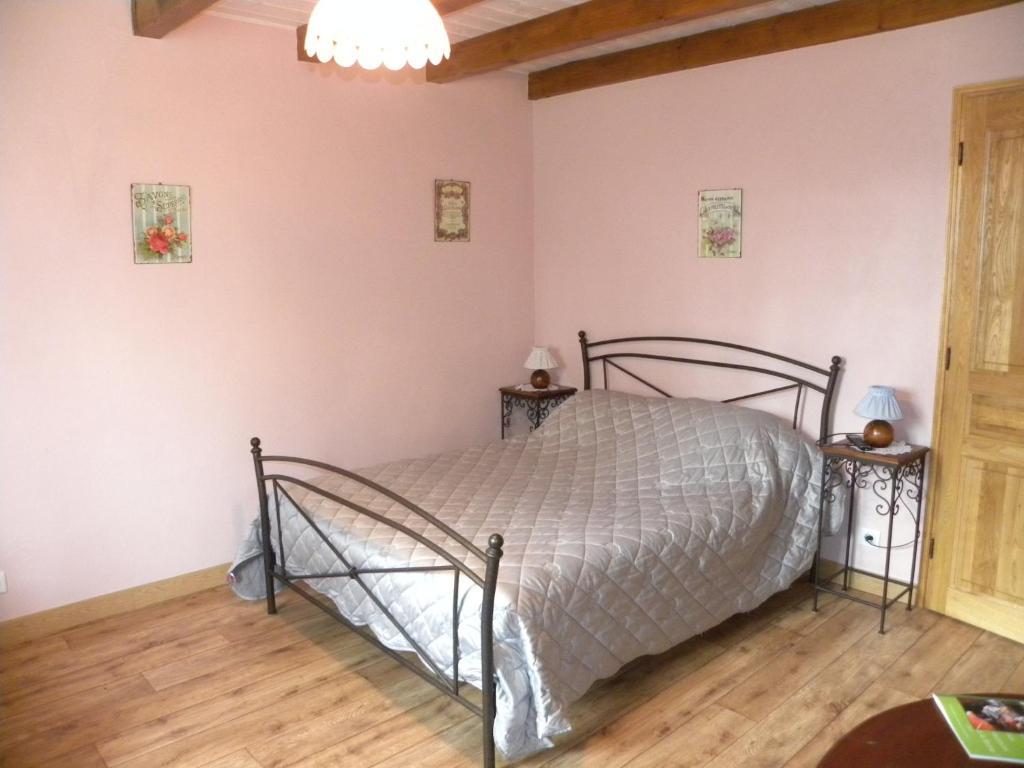 Auberge Les Volpilieres Bed & Breakfast Ruynes-en-Margeride Room photo